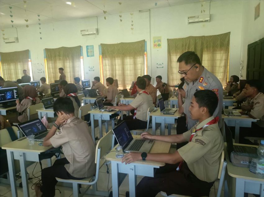 40 Siswa SMKN 1 Barumun Ikuti Edukasi AI dari Polres Padang Lawas
