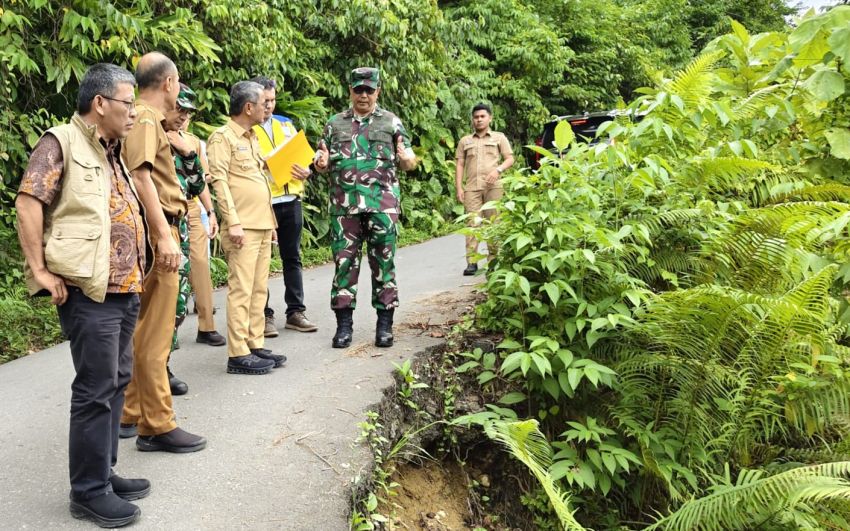 Brigjen Fadjar Tinjau Dua Titik Longsor di Nias