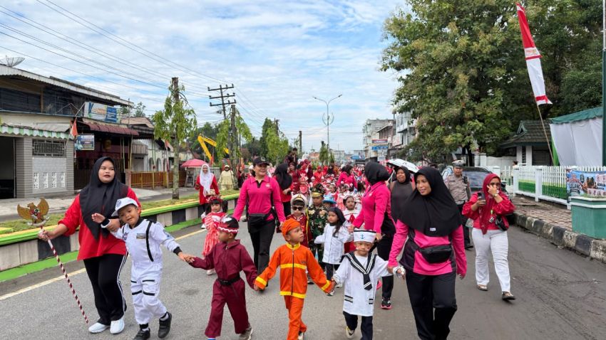 HUT RI Ke-81, TK Kemala Bhayangkari 09 Tanjungbalai Ikuti Pawai Karnaval dan Perlombaan