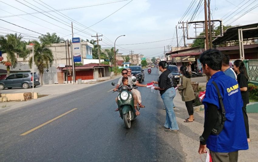 GAMKI Labuhanbatu Bagikan Bendera Merah Putih Serentak Sambut Dirgahayu Kemerdekaan RI