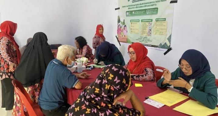 Warga Desa Telaga Sari Diedukasi Cara Pantau Gula Darah Mandiri