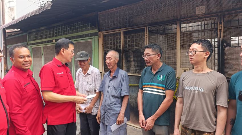 DPC PDIP Medan Salurkan Bantuan bagi Korban Kebakaran di Medan Area