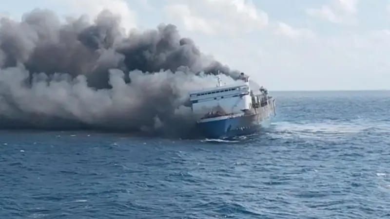 KM Mutiara Sentosa II Terbakar di Perairan Sumenep, 250 Penumpang Dievakuasi