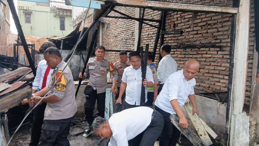 Rumah Demi Peranginangin Terbakar di Aekkanopan
