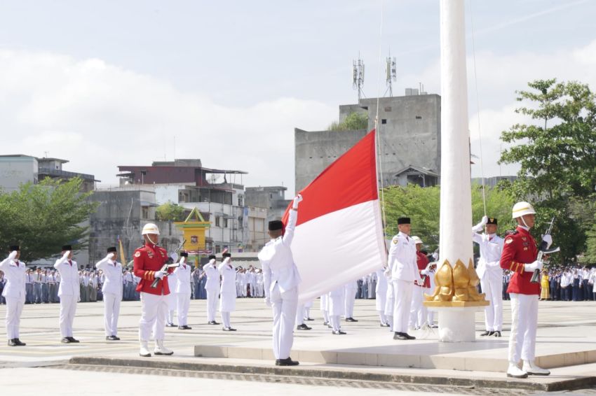 Pimpin Upacara HUT ke-81 RI, Wali Kota Tanjungbalai Ajak Jajaran Pemko Semangat Dalam Melayani