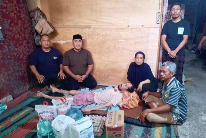 Anggota DPR RI, Novi Bawa Warga Guntingsaga Berobat ke RSUD Aekkanopan