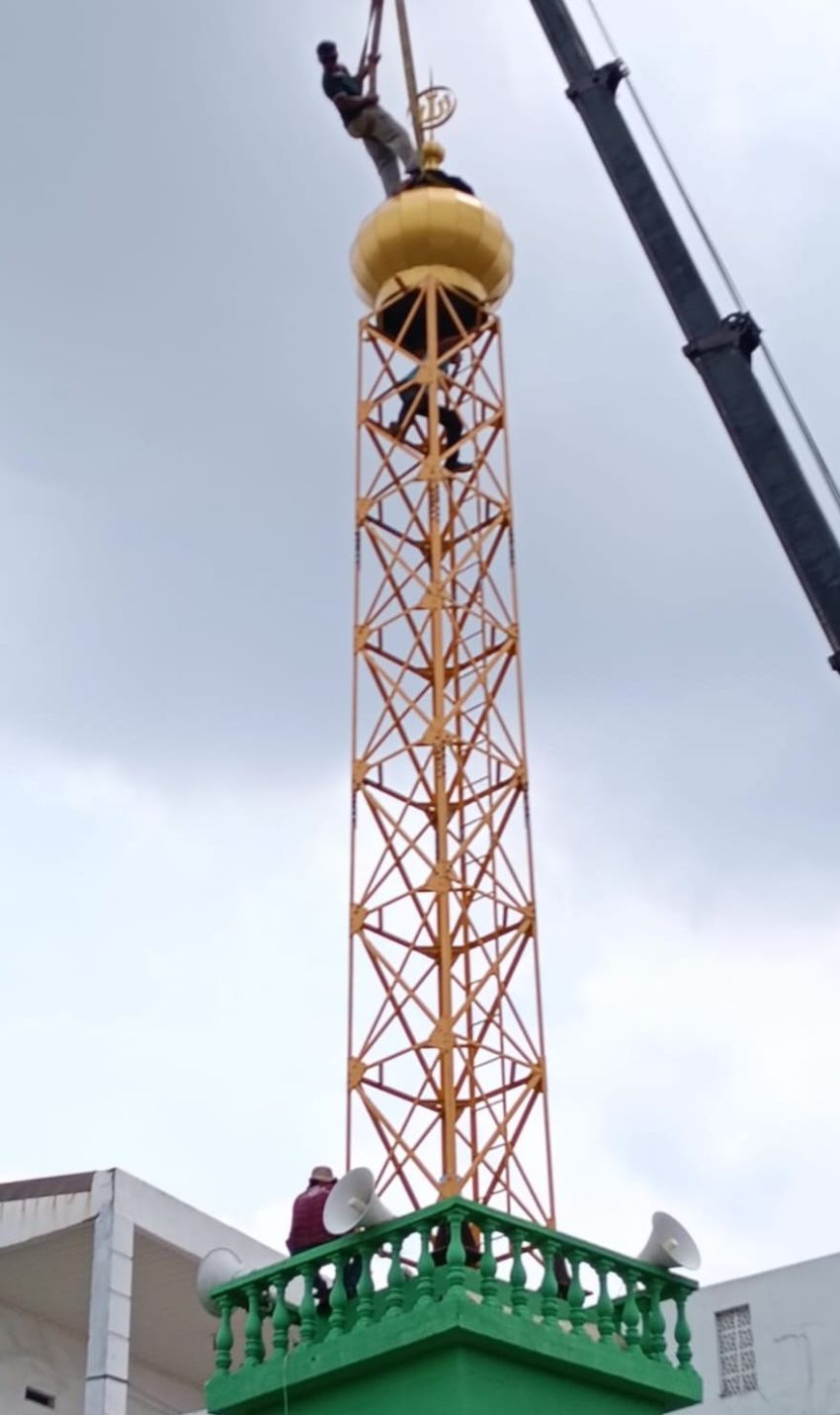 Menara Masjid Muslimin Rampung, Berdiri Setinggi 18 Meter