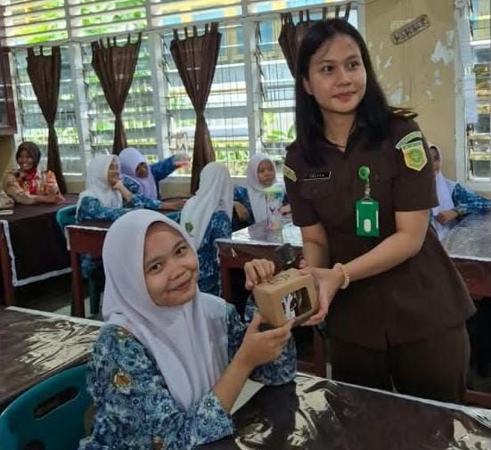 Kejari Labuhanbatu Tanamkan Nilai-nilai Antikorupsi Sejak Dini di MTsN 1