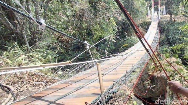 Jembatan Pongpet Ambruk Saat Dilewati Rombongan Bupati, Dandim Pangandaran Minta Maaf