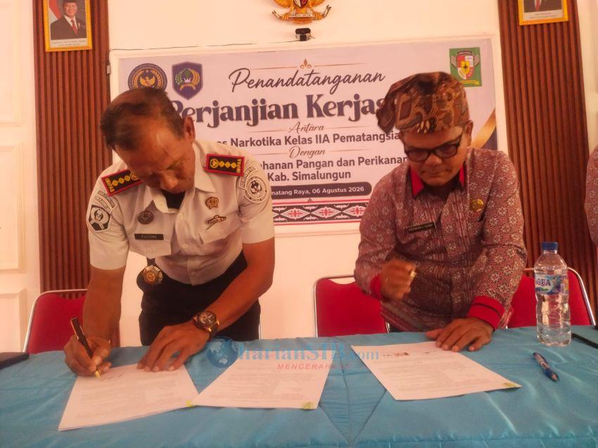 Kalapas Narkotika Kelas IIA Pematangsiantar Bersama Kepala Dinas Ketahanan Pangan Tandatangani PKS