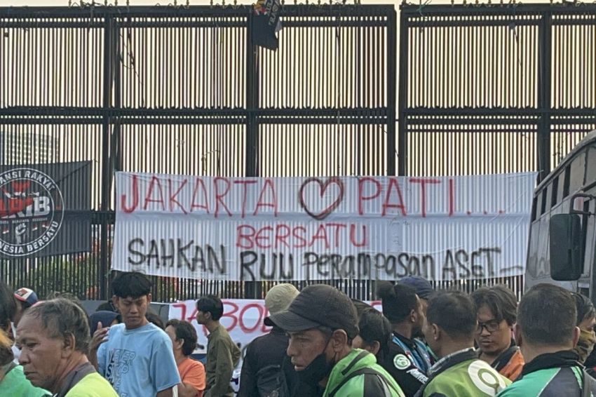 Gempar! Rekening Donasi Rp80 Juta Ditunda, Massa Pati Tetap Nekat Berangkat ke Jakarta