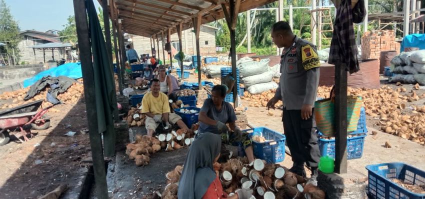Pererat Tali Silaturrahmi, Bhabinkamtibmas Teluk Nibung Gelar Kegiatan Cooling System