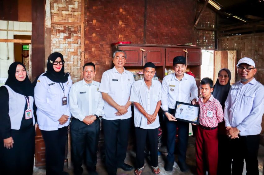 Wali Kota Tebingtinggi Serahkan Bantuan PIP dan Tinjau SD Komplek