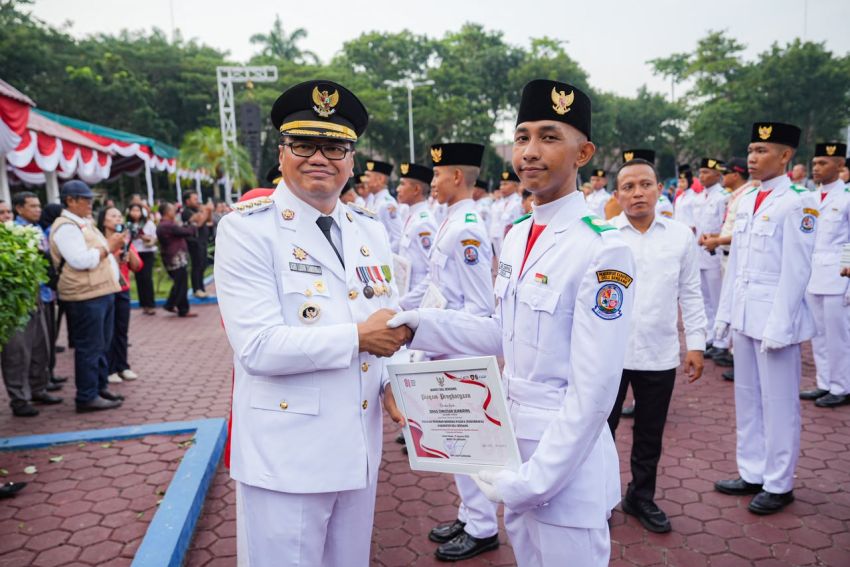 Penurunan Bendera di Deliserdang Lancar, Sejumlah Penghargaan Diserahkan