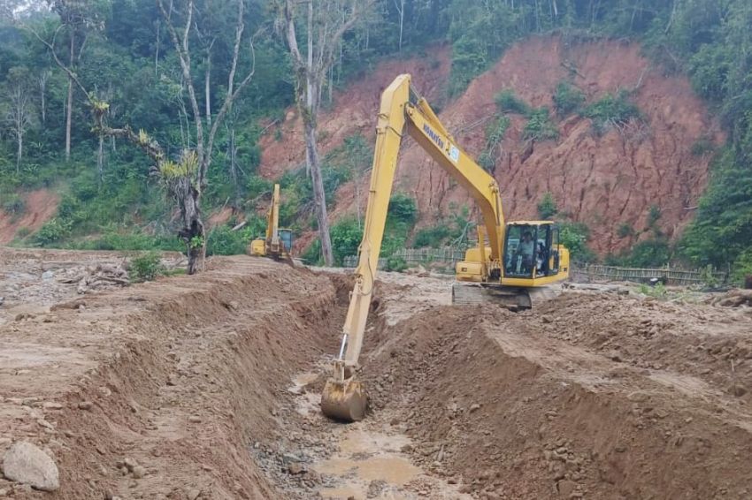 11 Alat Berat Dikerahkan, Pemkab Tapteng Percepat Normalisasi Sungai Pascabencana di Tukka