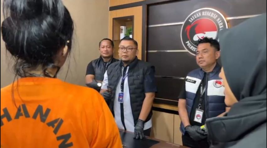 Gemerlap Panggung Berujung Jerat Hukum, DJ Cantik Miss D Dibekuk Polrestabes Medan Edarkan Vape Narkoba