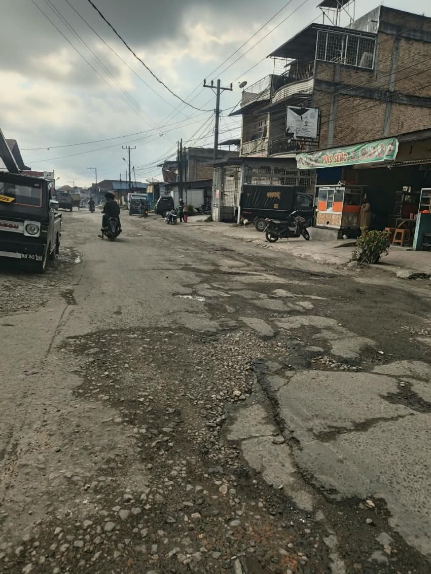 Kawasan Jalan Pakpak Sidikalang Rusak, Perlu Atensi Pemkab Dairi