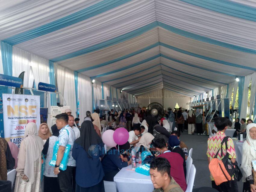 &lrm;Ribuan Pengunjung dan Pelaku UMKM Padati Hari terakhir Sumut Halal Fest