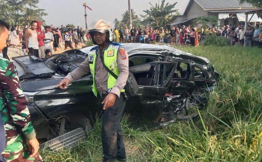 Avanza Versus Kereta Api Siantar Express di Sergai, Satu Tewas