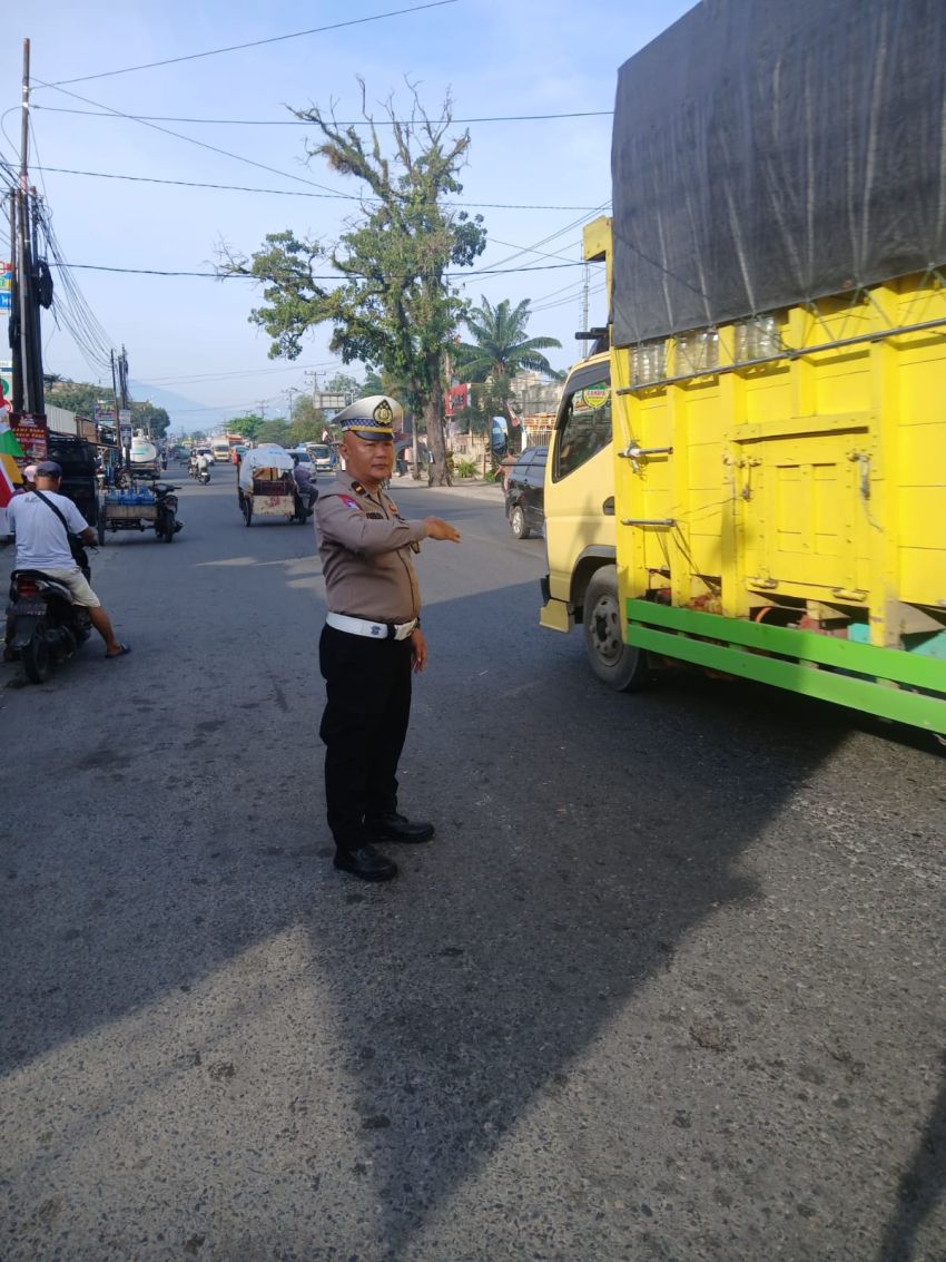 Polsek Pancurbatu Intensifkan Strong Point Pagi, Jaga Kelancaran Arus Lalu Lintas