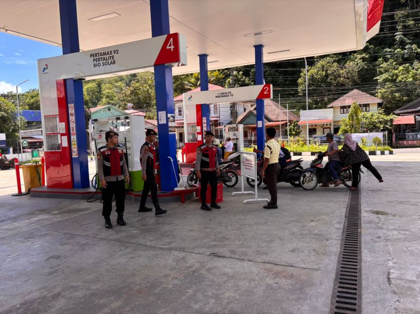 Personel Samapta Polres Sibolga Patroli ke Sejumlah SPBU