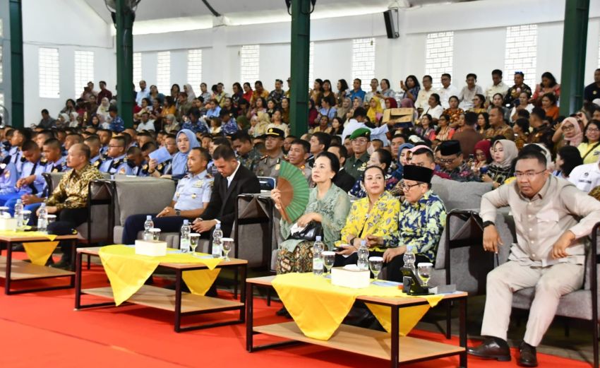 Akbar Tandjung Hadiri Pengukuhan 432 Siswa Baru SMAN 1 Plus Matauli Pandan