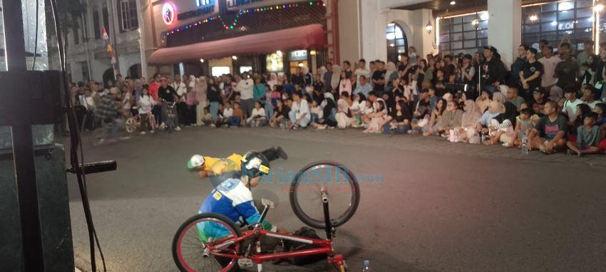 &lrm;Abaikan PRSU, Ribuan Warga Medan Lebih Pilih Nikmati Car Free Night