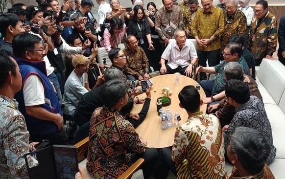 Bersama Menko Airlangga, Jusuf Hamka Borong 60 Land Cruiser FJ