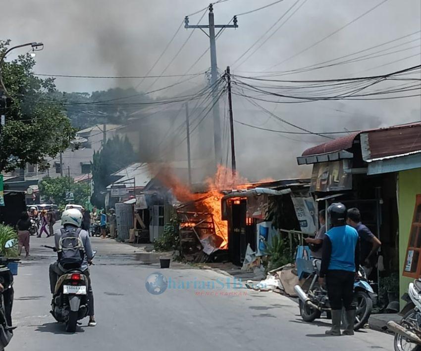 Satu Rumah Ludes Terbakar di Simpang Kerang Siantar Martoba