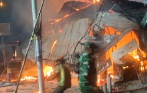Warung dan Kios di Pasar 4 Helvetia Deliserdang Terbakar
