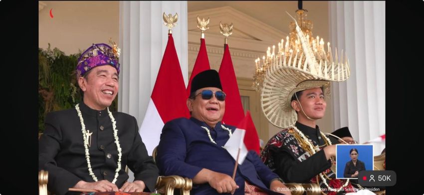Prabowo Diapit Jokowi dan Gibran, Tertawa Bersama di HUT ke-81 RI