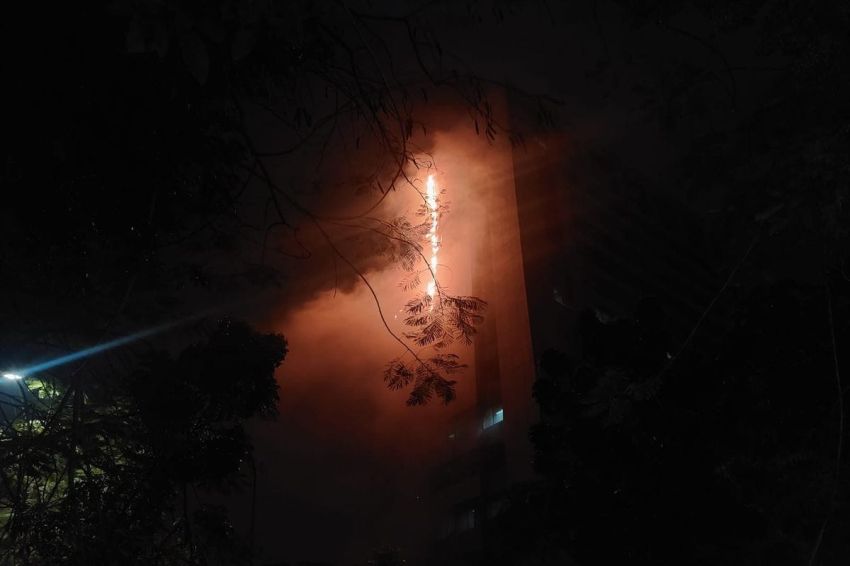 Gedung Bapenda DKI Jakarta Terbakar, 20 Mobil Damkar Dikerahkan