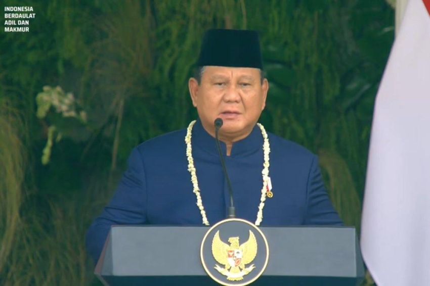 Prabowo Kenakan Beskap Biru dan Kalung Melati pada Upacara HUT Ke-81 RI