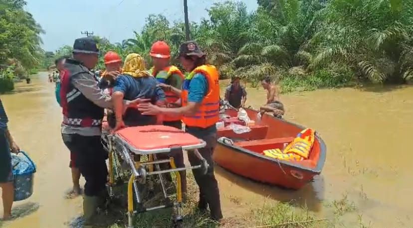 PT Mirabilis Tunggal Tualang Kirim Bantuan Korban Banjir di Besitang Langkat