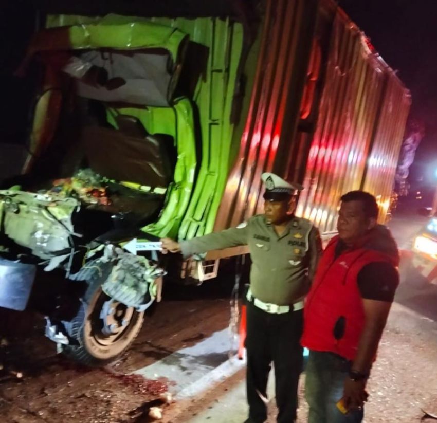 Truk Box Tabrak Tronton di Tol Sergai, 3 Orang Tewas