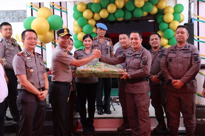 Polres Nias Beri Kejari Gunungsitoli Surprise HUT ke-81, Sinergi Penegakan Hukum Diperkuat