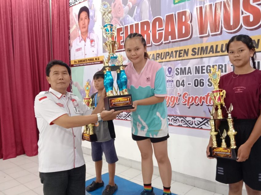 Sasana Wushu SMA Negeri 1 Plus Raya Juara Umum Kejurcab Wushu Sanda Simalungun