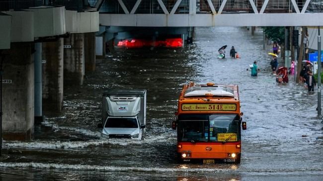 Bangkok Berubah Jadi Lautan, Warga Berburu Sembako hingga Ribuan Orang Dievakuasi