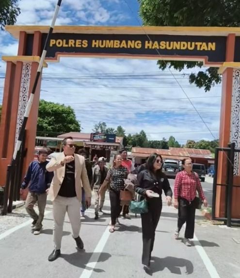 "Yang Tidak Bersalah Jangan Dihukum" Poltak Pantau Penanganan Kekerasan Sar Siantar di Polres Humbahas