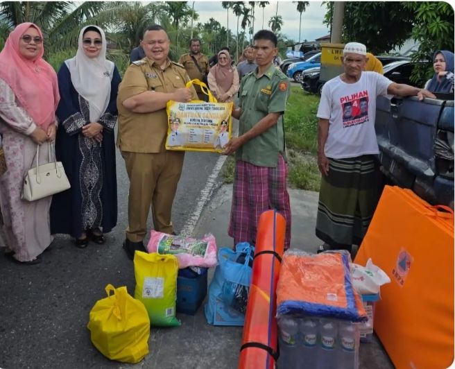 Wabup Aceh Tenggara Salurkan Bantuan kepada Korban Kebakaran di Lawe Lubang