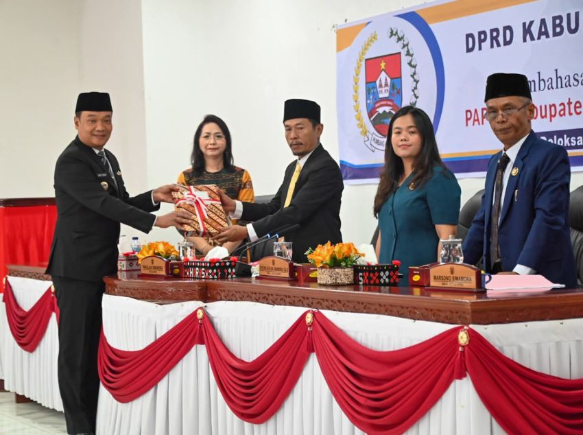 Bupati Ajukan Ranperda P-APBD Humbahas 2026 Sebesar Rp955,37 Miliar