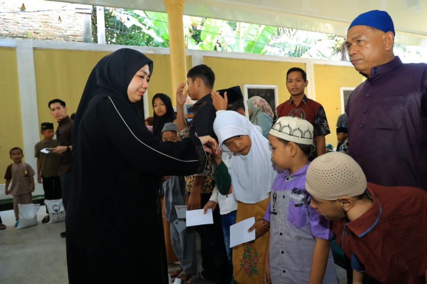 Bupati Labura dan Keluarga Santuni 500 Anak Yatim