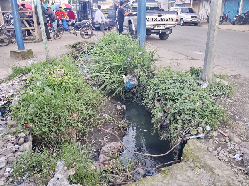 Drainase Jalan Nasional di Saribudolok Rusak