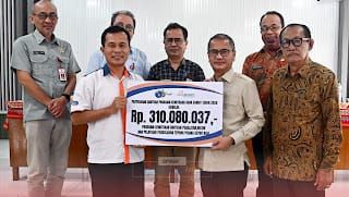 Dorong Pisang Kepok Diolah Jadi Produk Bernilai Ekonomi Tinggi, Bupati Nias Bagikan Bantuan ke Petani