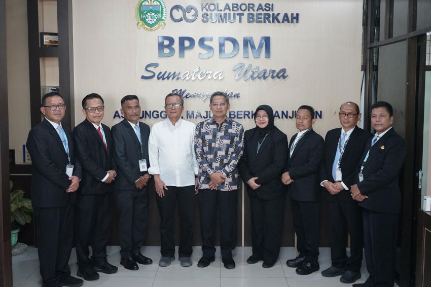 Wakajati Sumut Eko Adhyaksono Penguji pada Seminar Hasil Proyek di BPSDM Provinsi Sumut