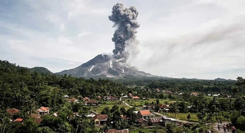 Gunung Sinabung Berstatus Siaga, Warga Diimbau Mengungsi