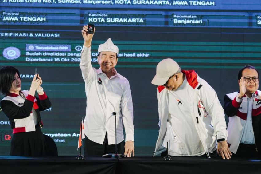 Tepis Keraguan, Jokowi Pamerkan KTA dan Tegaskan Sudah Resmi Menjadi Anggota PSI