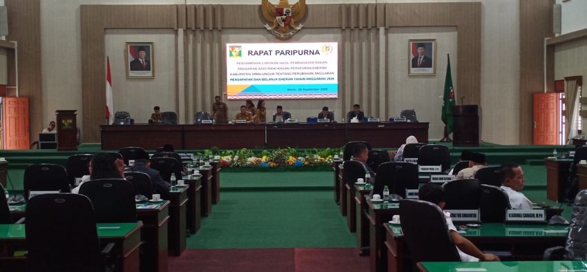DPRD dan Pemkab Simalungun Rapat Paripurna Penyampaian Hasil Pembahasan Banggar Atas Ranperda P-APBD Simalungun 2026
