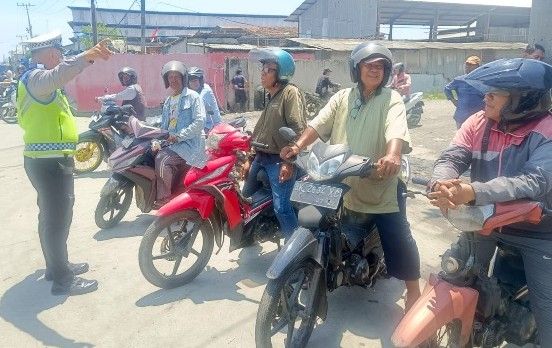 Satlantas Polres Belawan Edukasi Pengemudi Ojek Tertib Berlalu Lintas