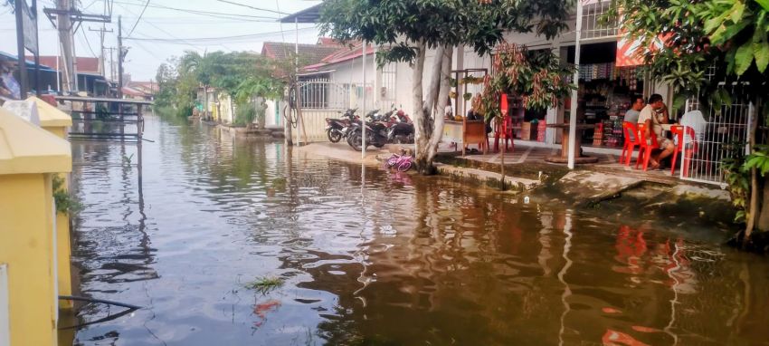 Diguyur Hujan Deras, Pemukiman Penduduk dan Jalan Utama di Marelan Terendam Banjir